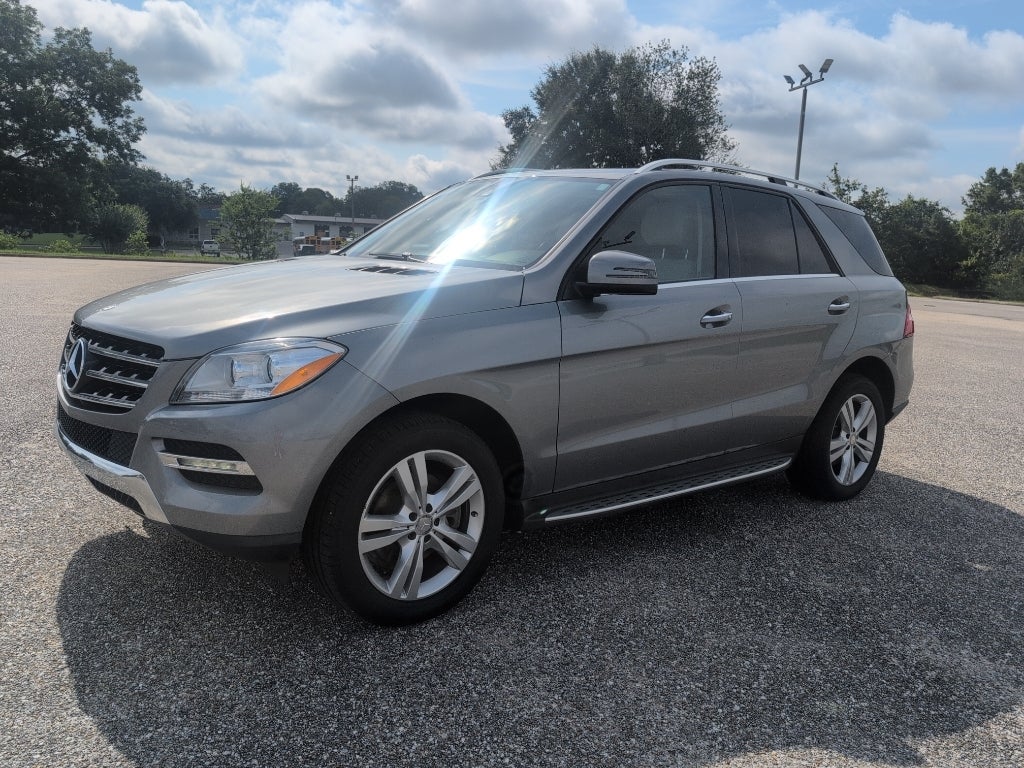 2013 Mercedes-Benz M-Class ML 350 in Palladium Silver Metallic — front three-quarter view