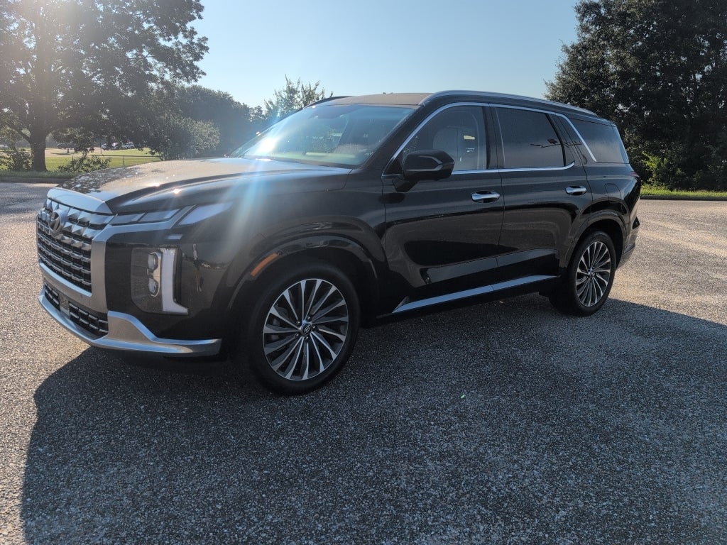 2023 Hyundai PALISADE Calligraphy in Abyss Black Pearl — front three-quarter view